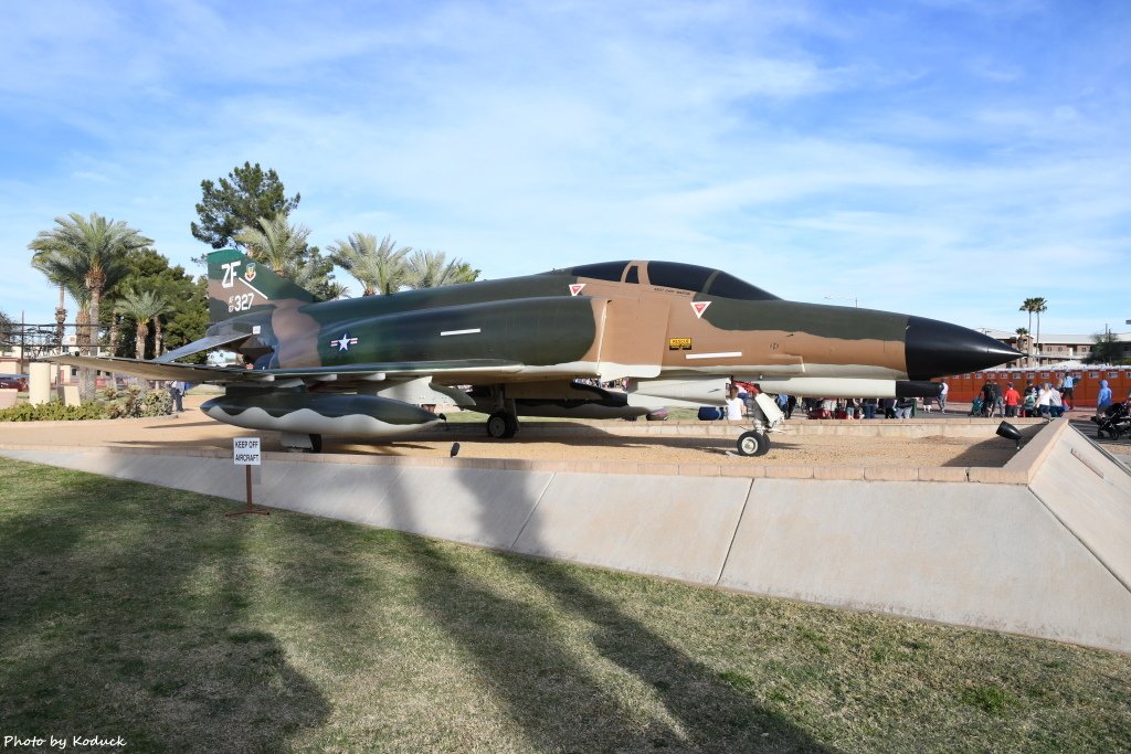 USAF McDonnell-Douglas F-4E Phantom II(67-0327)@Luke AFB_2_20180318.JPG