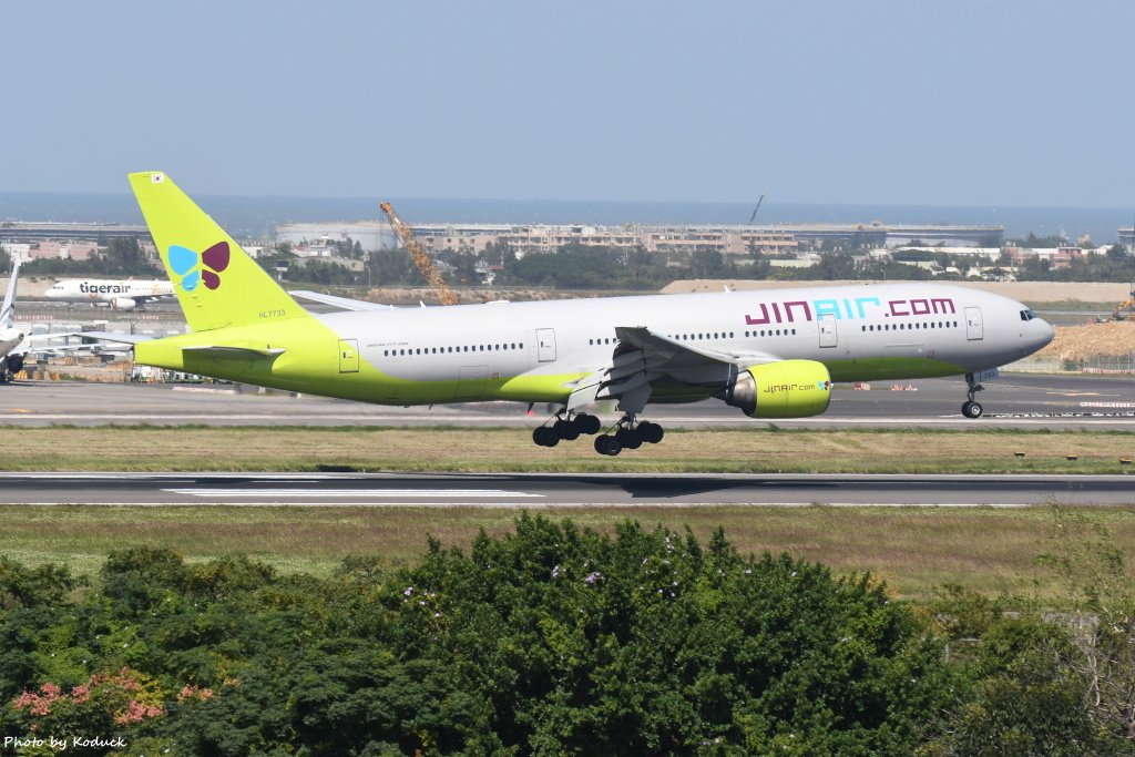 Jin Air B777-2B5(ER)(HL7733)@RCTP_2_20181029.JPG