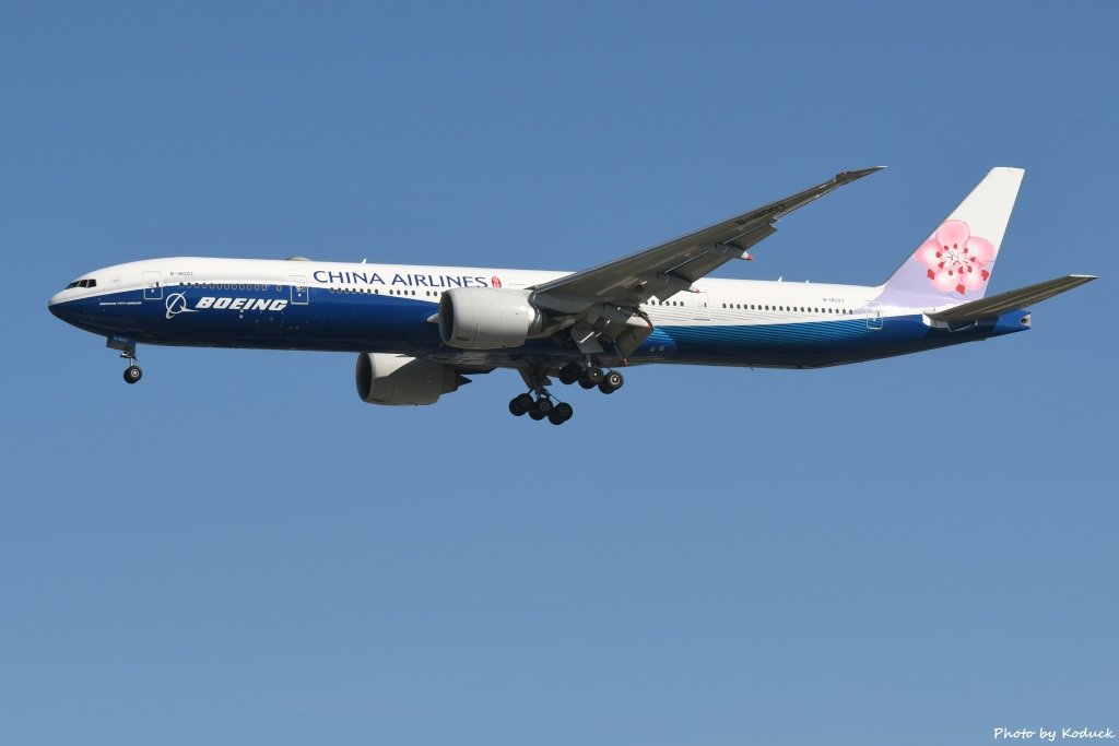 China Airlines B777-309(ER)(B-18007)@RCTP_1_20190806.JPG