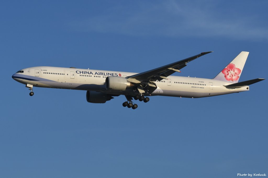 China Airlines B777-309(ER)(B-18055)@RCTP_1_20190806.JPG