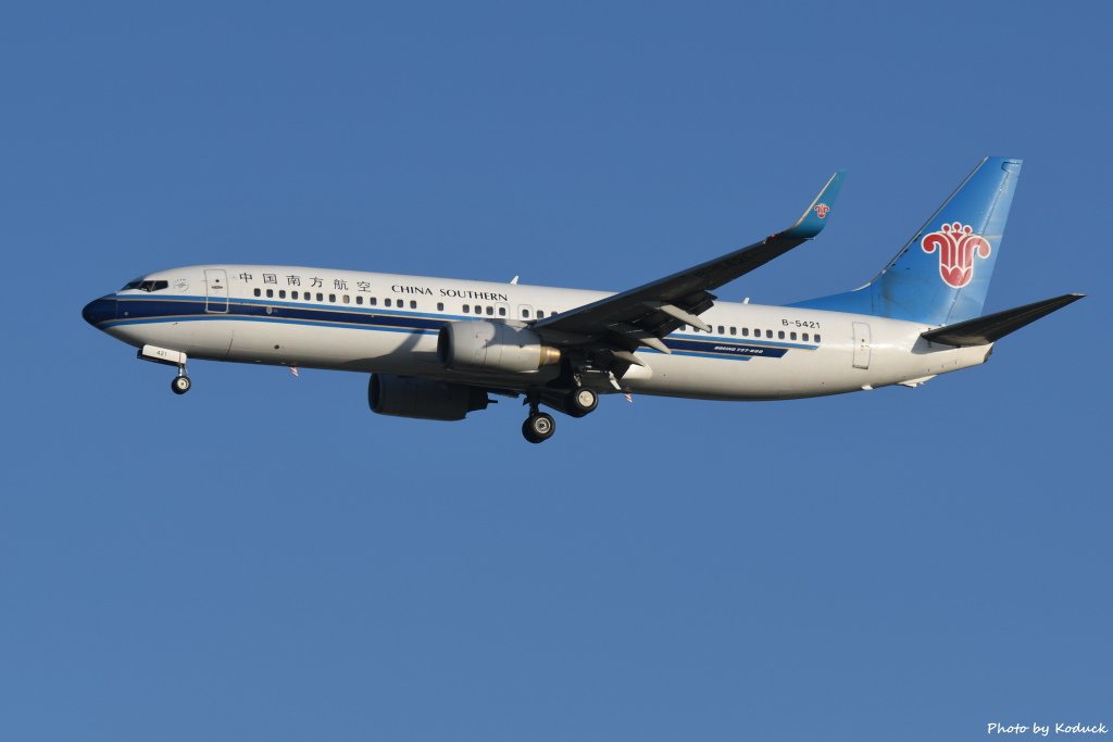 China Southern Airlines B737-81B(WL)(B-5421)@RCTP_1_20190806.JPG