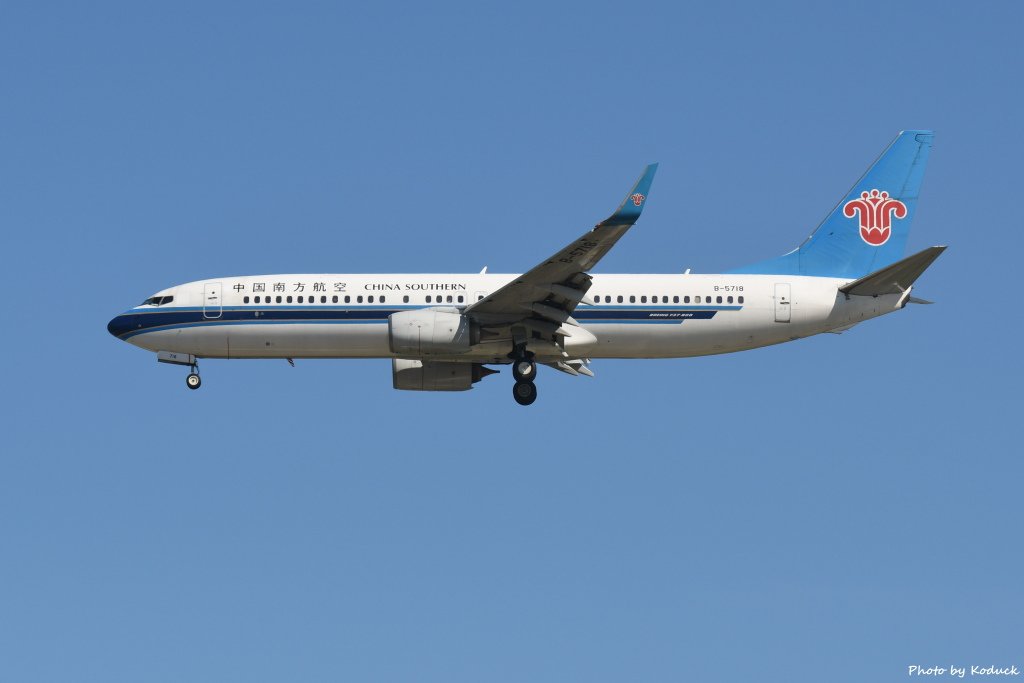 China Southern Airlines B737-81B(WL)(B-5718)@RCTP_1_20190806.JPG