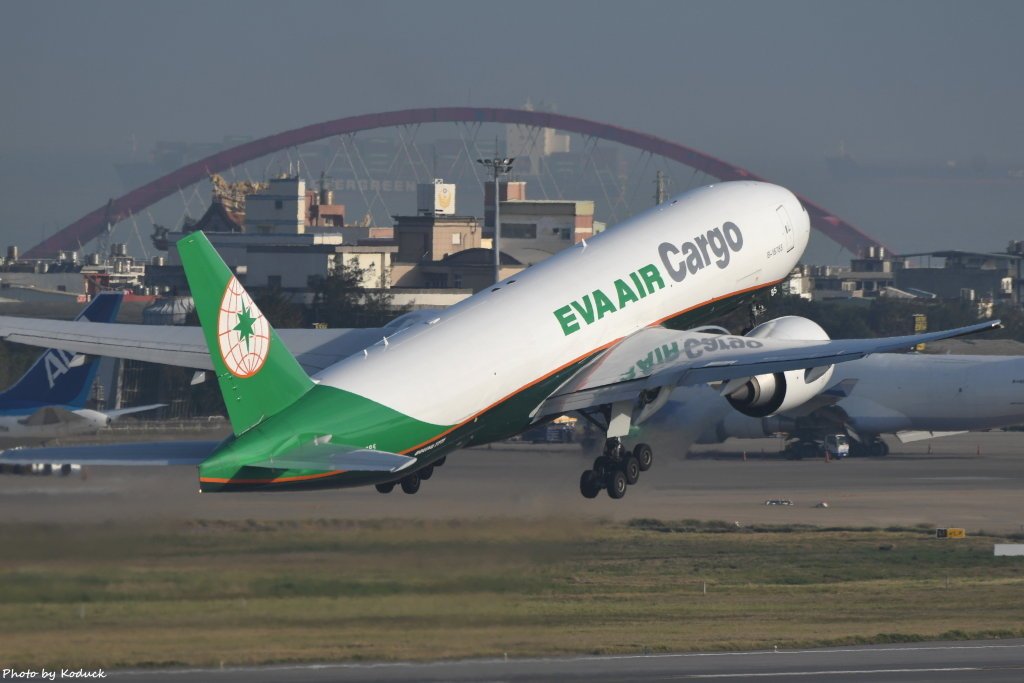 EVA Airways Boeing 777-F5E(B-16785)@RCTP_1_20200103.JPG