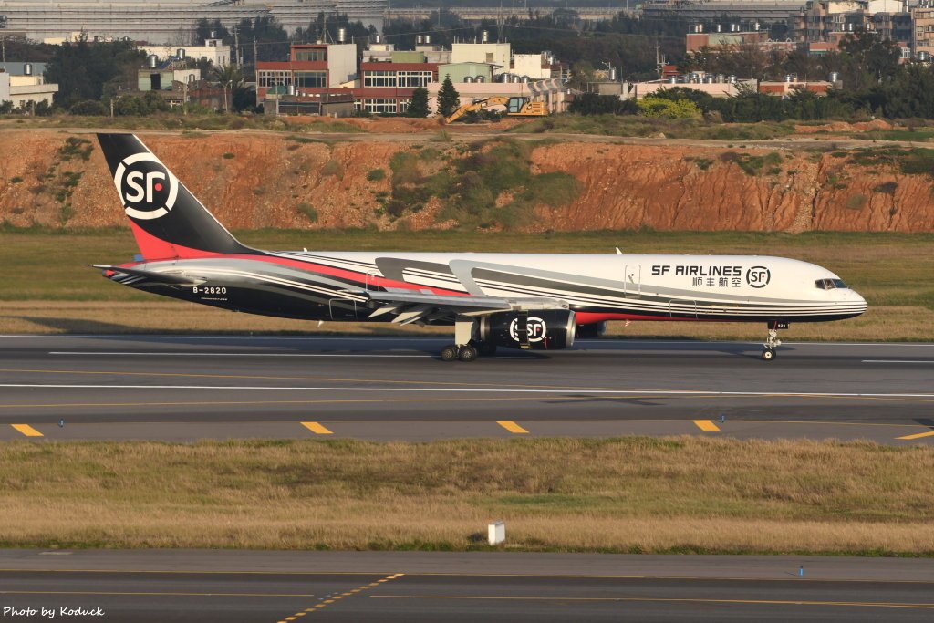 SF Airlines (ShunFeng Airlines) Boeing 757-2Z0(PCF)(B-2820)@RCTP_1_20200103.JPG