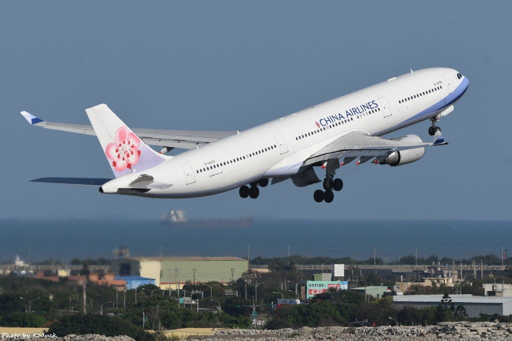 China Airlines Airbus A330-302(B-18356)@RCTP_1_20200102.JPG