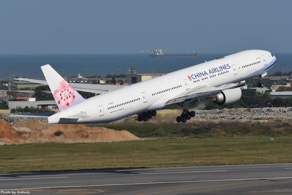 China Airlines Boeing 777-36N(ER)(B-18051)@RCTP_1_20200102.JPG