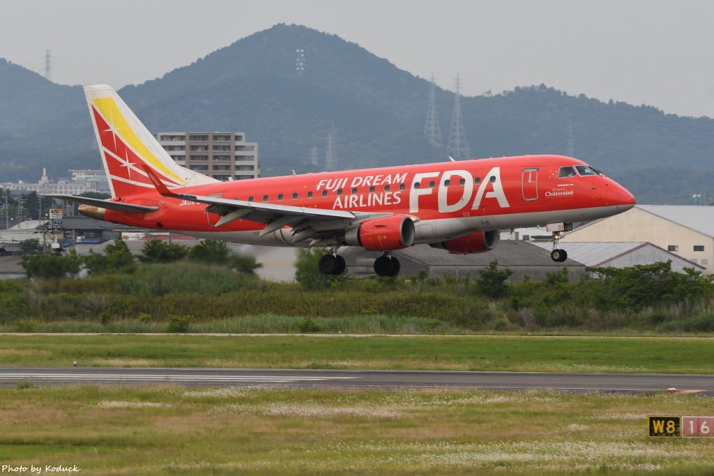 FDA - Fuji Dream Airlines(JA01FJ) Embraer ERJ-170STD@RJNA_1_20190604.JPG