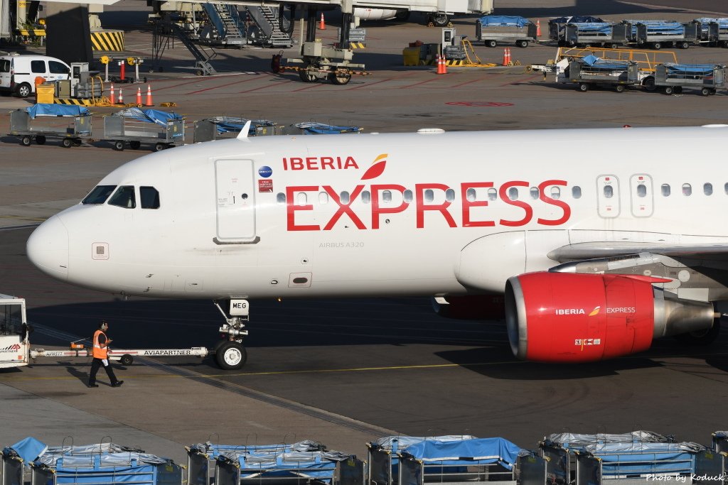 Iberia Express A320-214(EC-MEG)@AMS_1_20180718.JPG