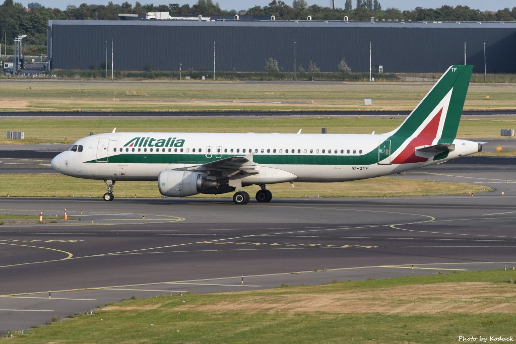 Alitalia A320-216(EI-DTF)@AMS_1_20180718.JPG