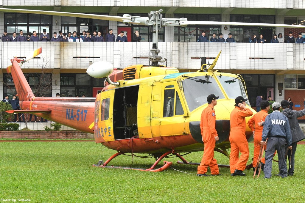 Taiwan National Airborne Services Corps UH-1H(NA-517)@滬江高中_11_20171212.JPG