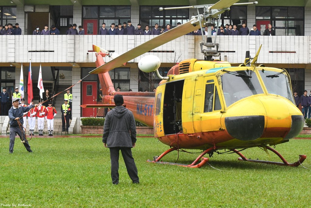 Taiwan National Airborne Services Corps UH-1H(NA-517)@滬江高中_15_20171212.JPG