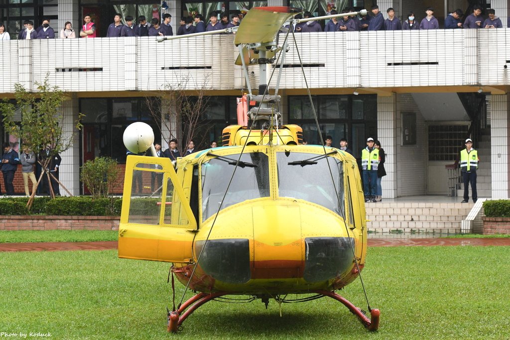 Taiwan National Airborne Services Corps UH-1H(NA-517)@滬江高中_19_20171212.JPG