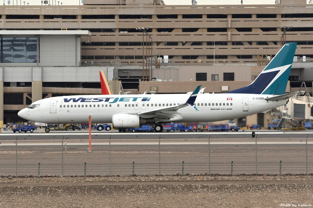 WestJet B737-8CT(WL)(C-GZWS)@PHX_2_20180322.JPG