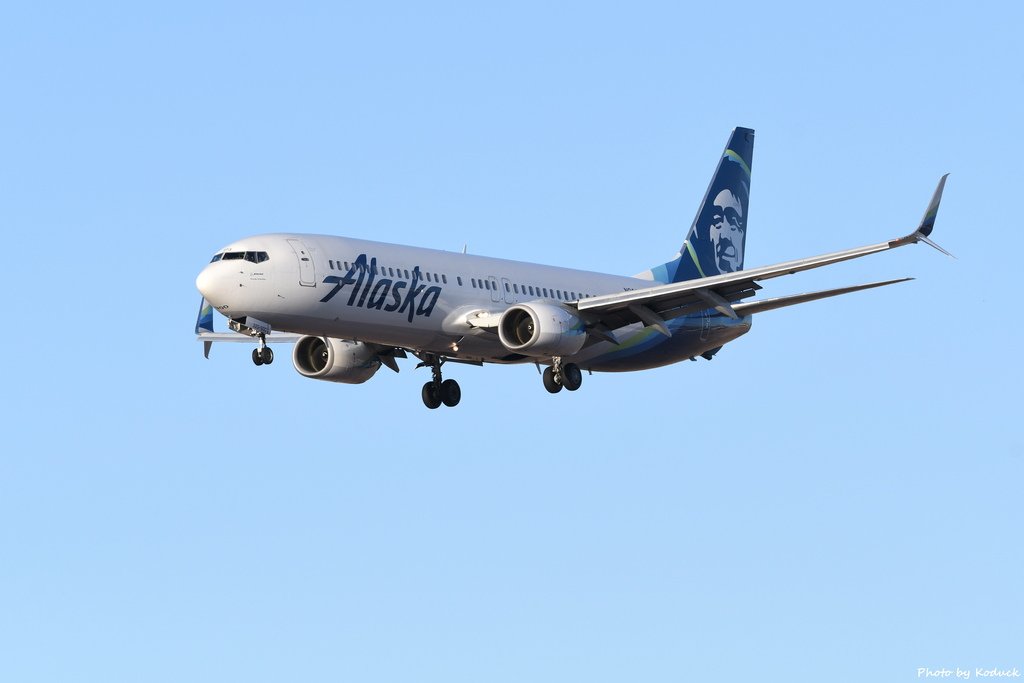 Alaska Airlines B737-990(WL)(N323AS)@PHX_1_20180319.JPG