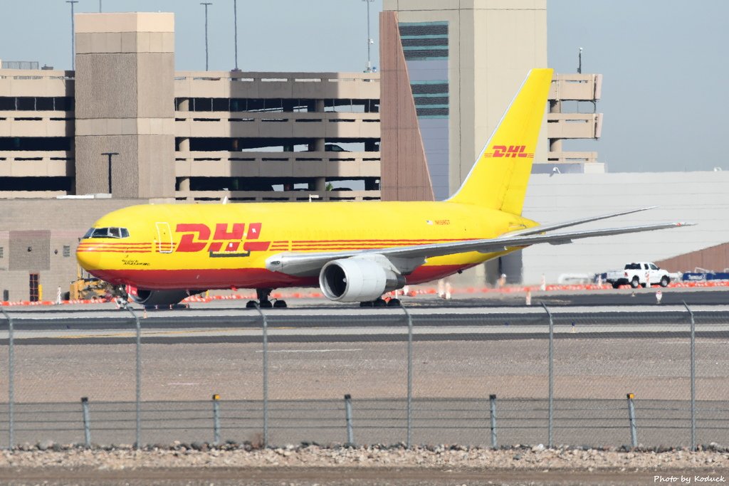 DHL B767-281(BDSF)(N658GT)@PHX_1_20180321.JPG