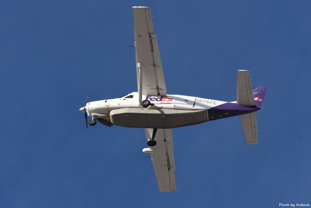 FedEx Cessna 208B Super Cargomaster(N876FE)@PHX_2_20180321.JPG