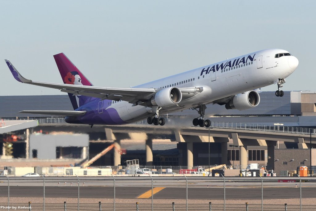 Hawaiian Airlines B767-33AER(WL)(N580HA)@PHX_2_20180321.JPG