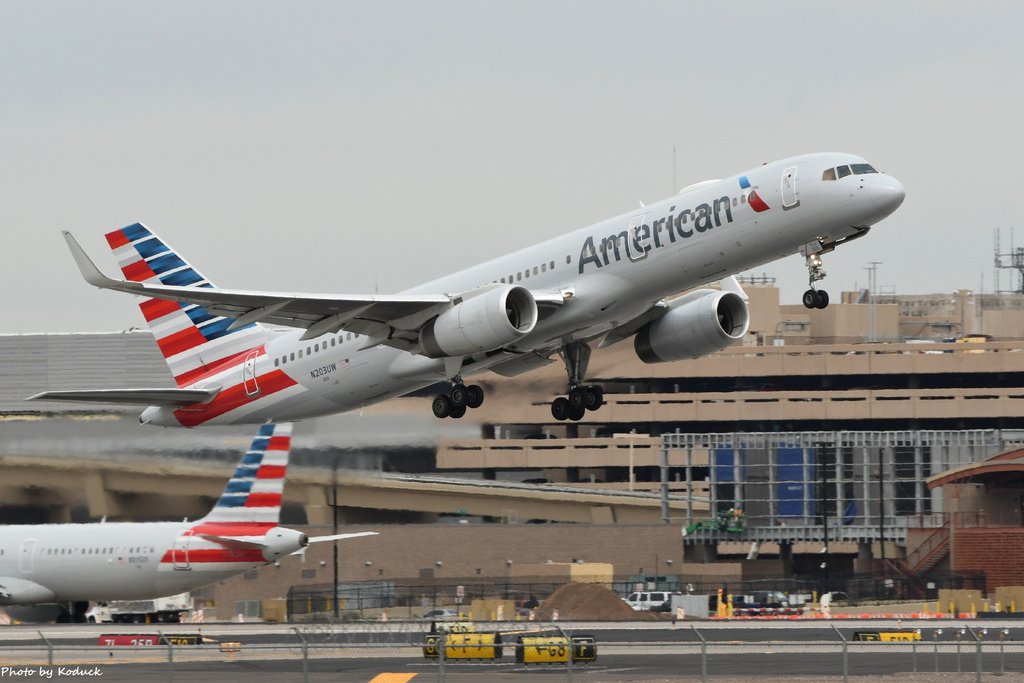 American Airlines B757-23N(WL)(N203UW)@PHX_1_20180322.JPG