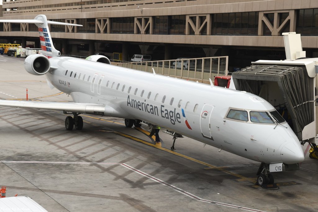 American Eagle Bombardier CRJ-900ER(N244LR)@PHX_1_20180322.JPG