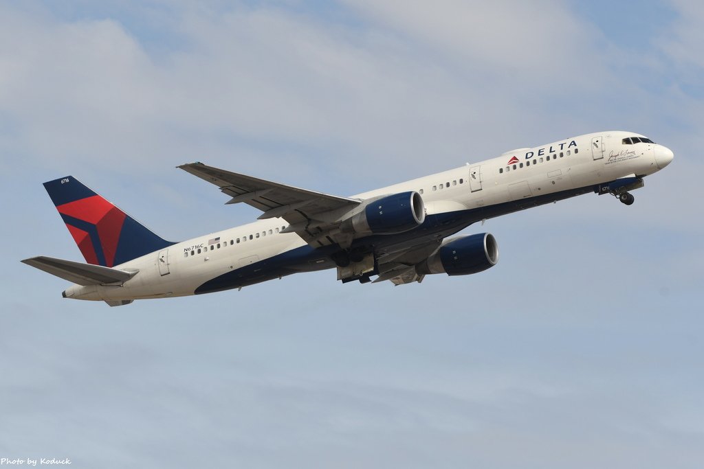 Delta Airlines B757-232(N6716C)@PHX_1_20180322.JPG