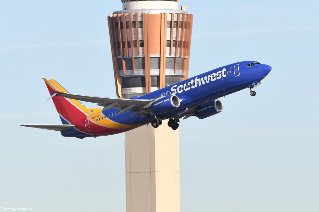 Southwest Airlines B737-8H4(WL)(N8673F)@PHX_1_20180321.JPG