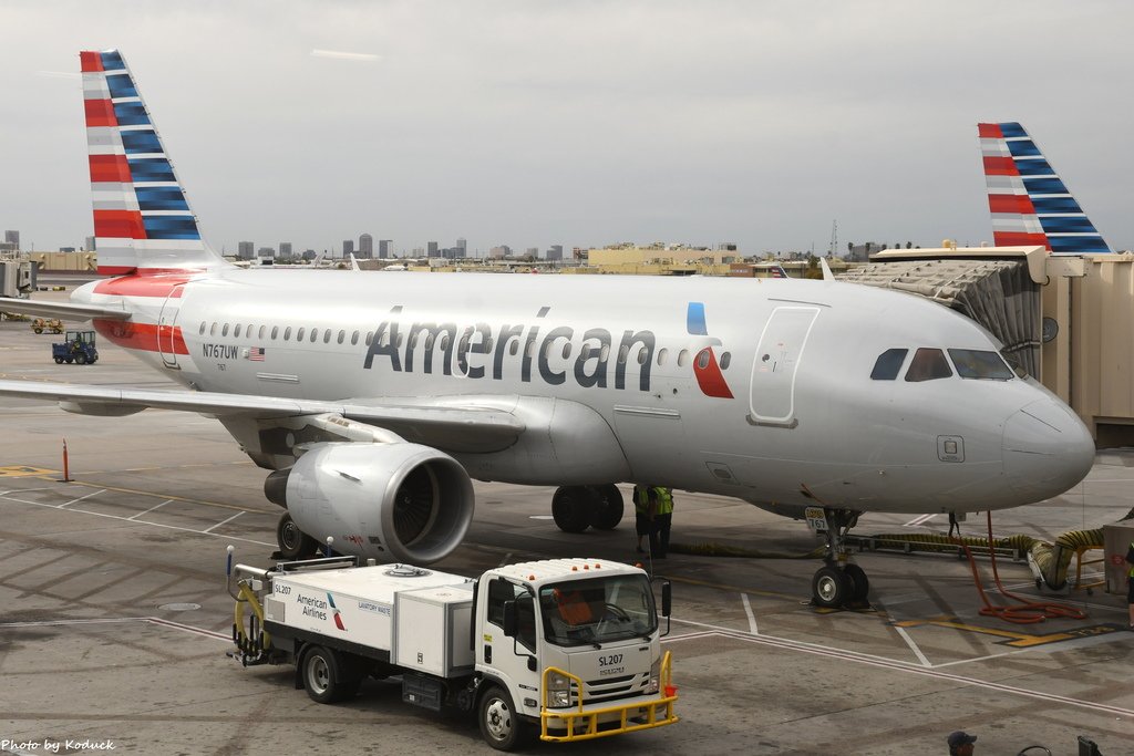 American Airlines A319-112(N767UW)@PHX_1_20180322.JPG