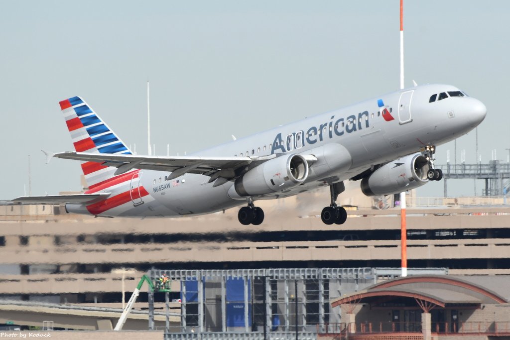 American Airlines A320-232(N665AW)@PHX_1_20180321.JPG