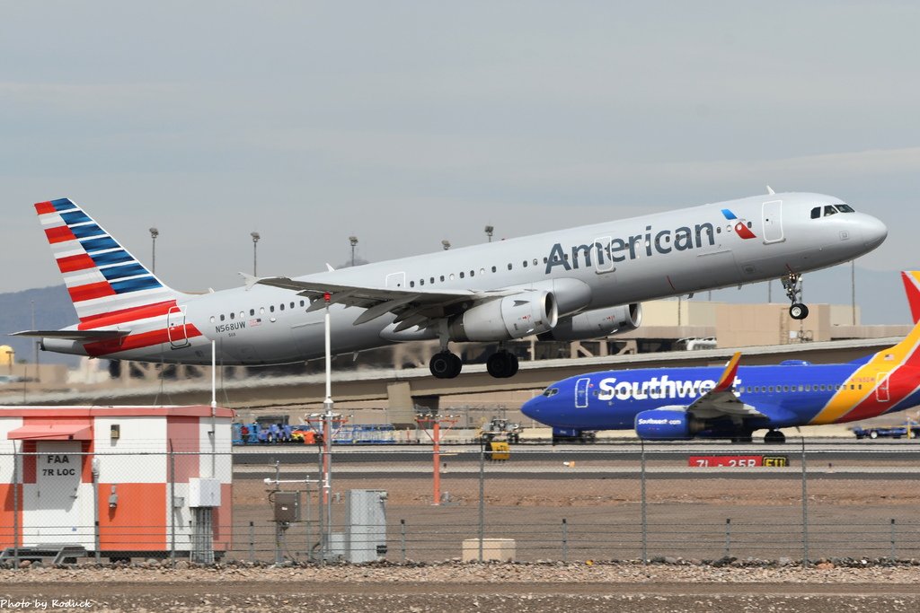 American Airlines A321-231(N568UW)@PHX_1_20180322.JPG