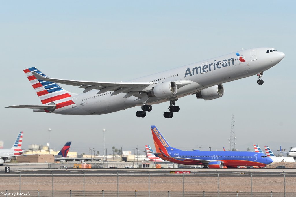 American Airlines A330-323(N276AY)@PHX_2_20180321.JPG