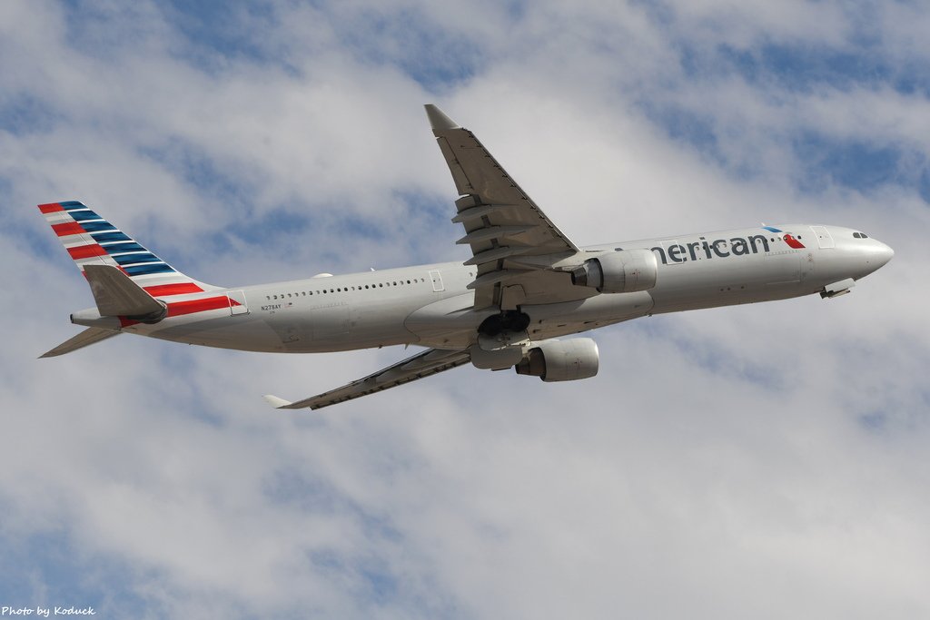 American Airlines A330-323(N278AY)@PHX_1_20180322.JPG