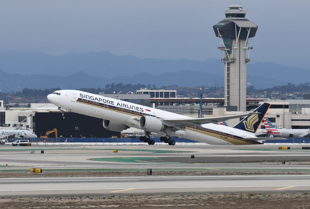 Singapore Airlines B777-312ER(9V-SNB)@LAX_2_20221017.JPG