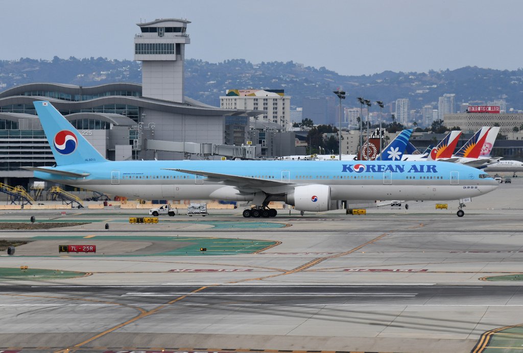 Korean Airlines B777-3B5ER(HL8011)@LAX_1_20221017.JPG