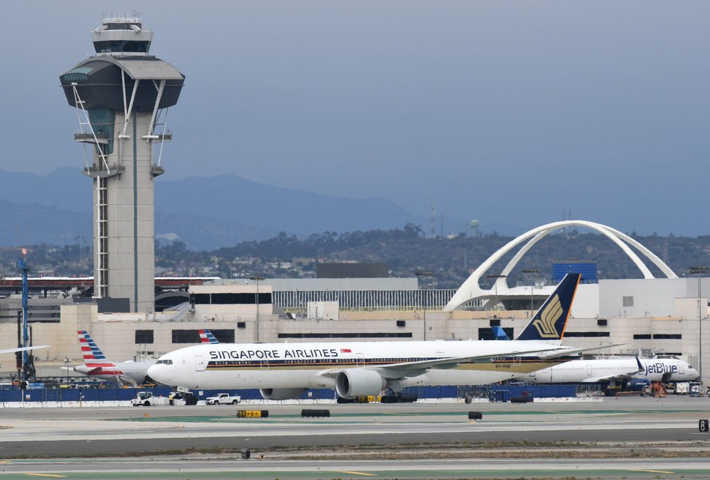 Singapore Airlines B777-312ER(9V-SNB)@LAX_1_20221017.JPG