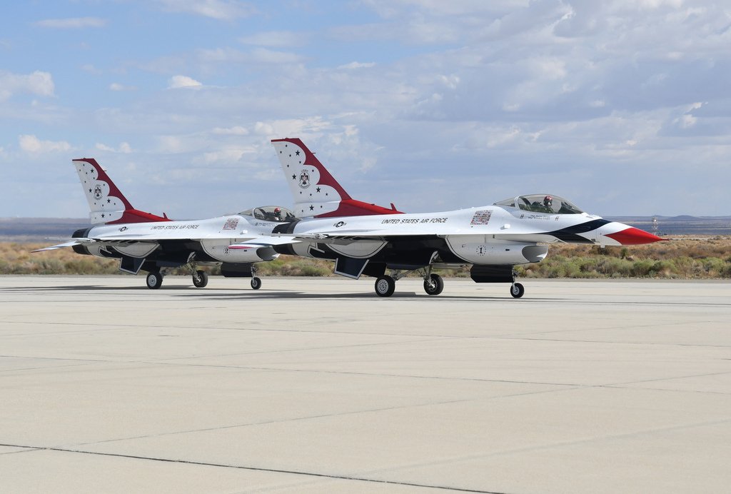 美國空軍雷鳥飛行表演隊、USAF Thunderbirds@