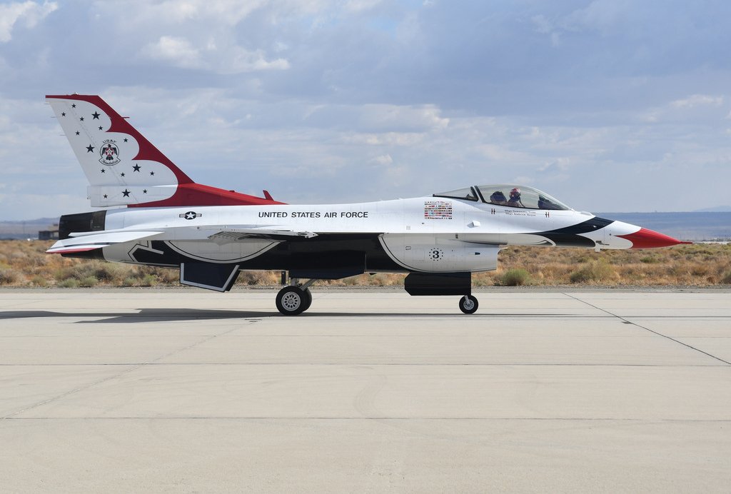 美國空軍雷鳥飛行表演隊、USAF Thunderbirds@