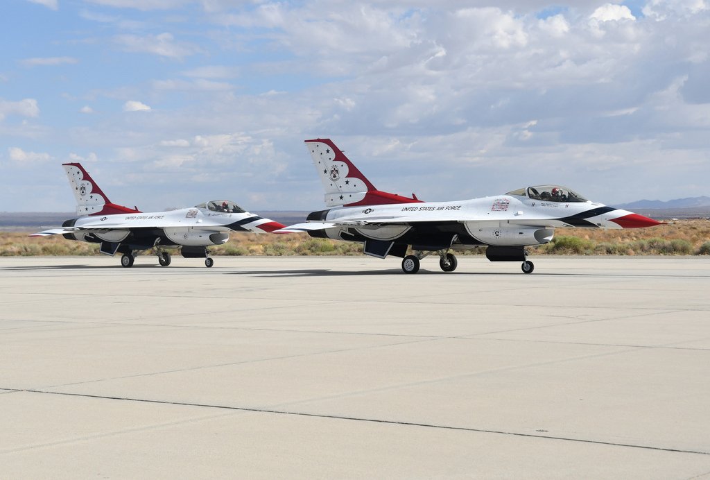 美國空軍雷鳥飛行表演隊、USAF Thunderbirds@