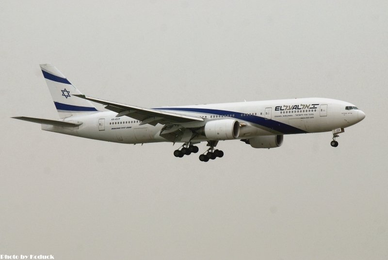 El Al Israel Airlines B777-258ER(4X-ECF)@VHHH_1(2)_20101212.jpg