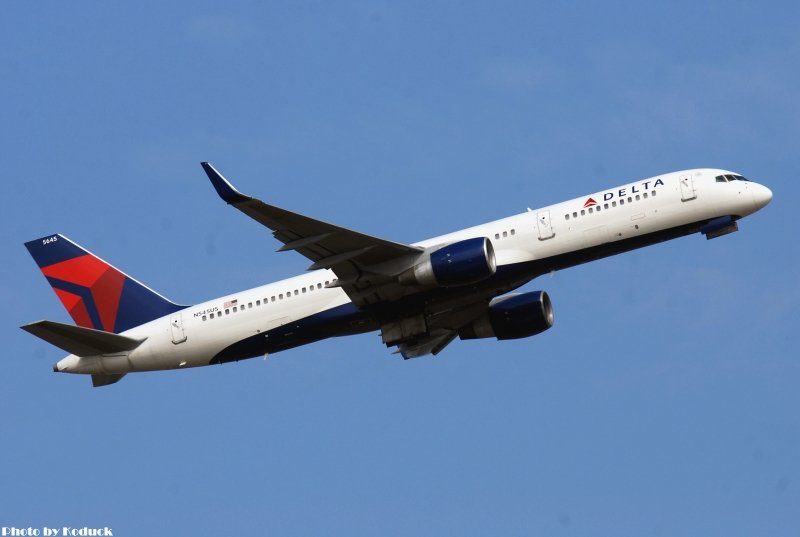 Delta Airlines B757-251(WL)(N545US)@TIA_1(2)_20110309.jpg