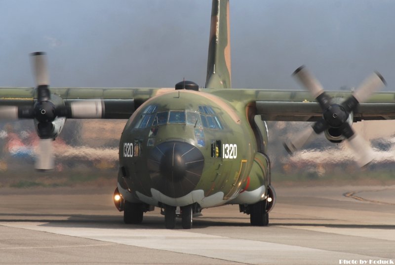 C-130H運輸機(1320)@RCSS_1(2)_20110222.jpg