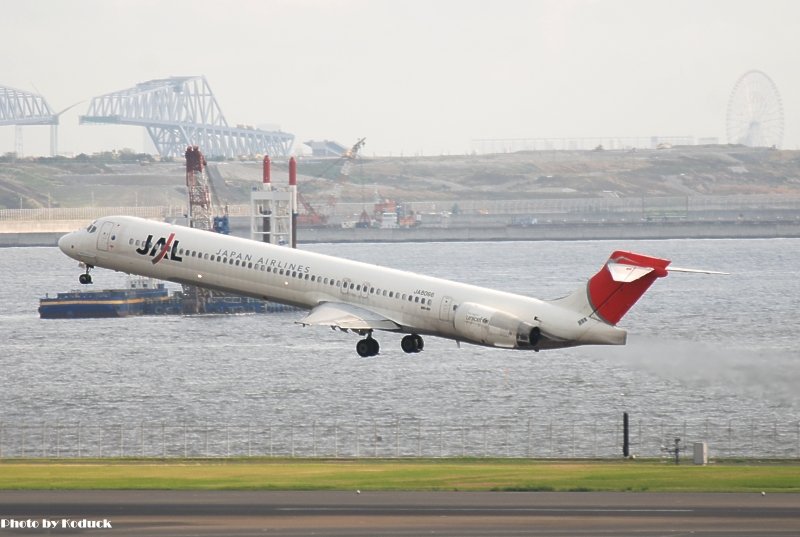 JAL MD-90-30(JA8066)@Haneda_1(2)_20100914.jpg