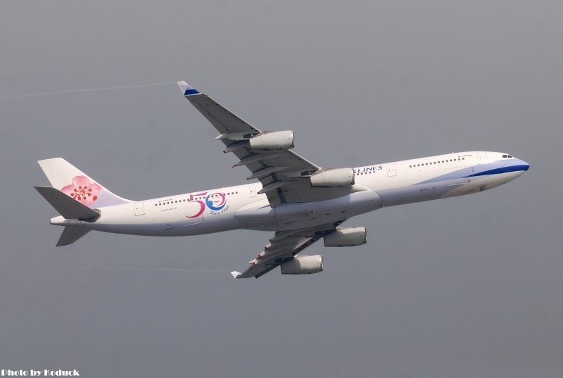 China Airlines A340-313X(B-18806)@VHHH_1(2)_20101212.jpg