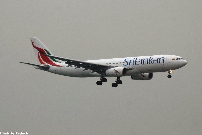 Srilankan Airlines A330-243(9V-SKJ)@VHHH_1(2)_20101211.jpg