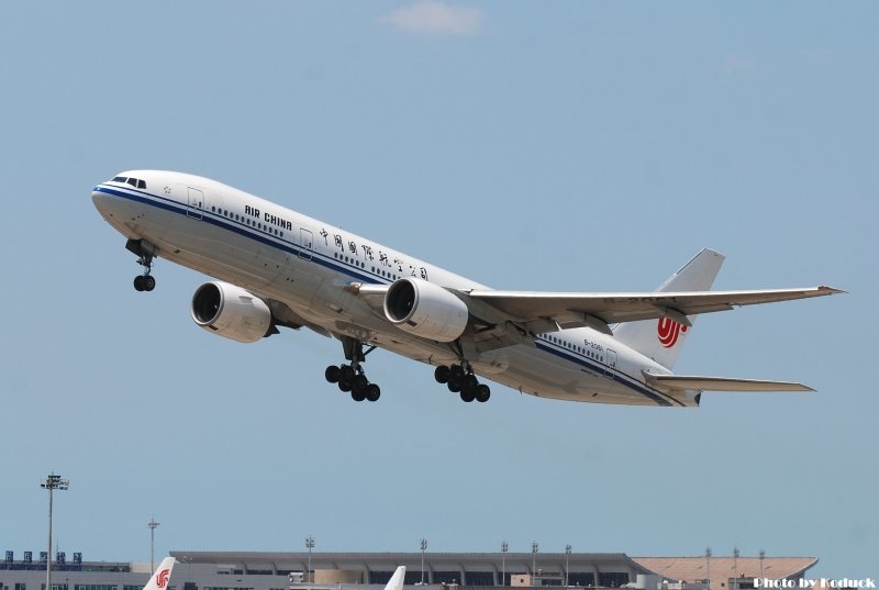 Air China B777-2J6(B-2061)@TIA_1(2)_20100730.jpg