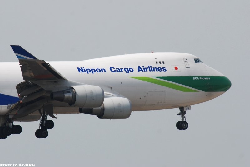 Nippon Cargo Airlines B747-481F(SCD)(JA04KZ)@TIA_1(2)_20110317.jpg