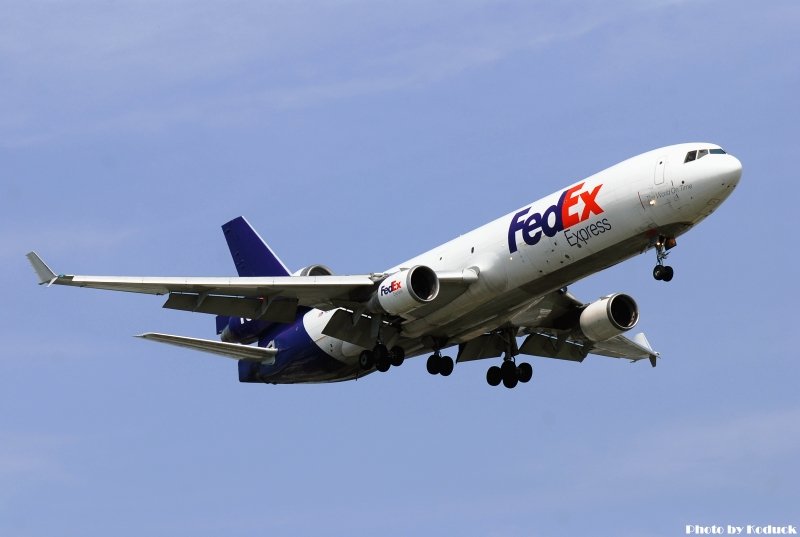 FedEx MD11(N523FE)@TIA_1(2)_20100519.jpg