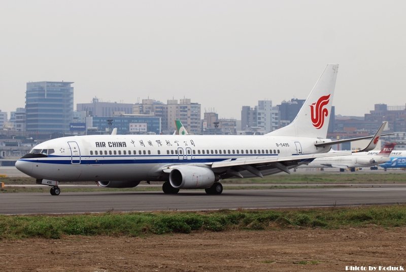 Air China B737-89L(WL)(B-5495)@RCSS_1(2)_20110325.jpg