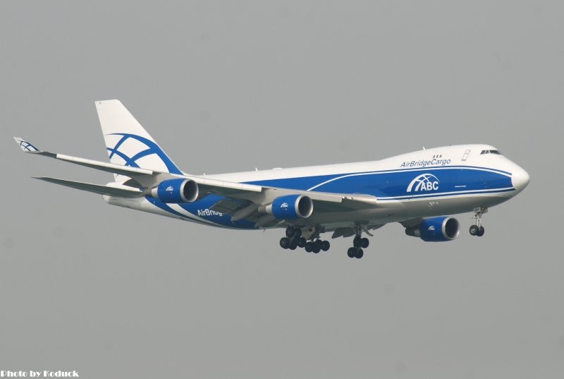 AirBridge Cargo Airlines B747-4KZF(SCD)(VQ-BIA)@VHHH_1(2)_20101210.jpg