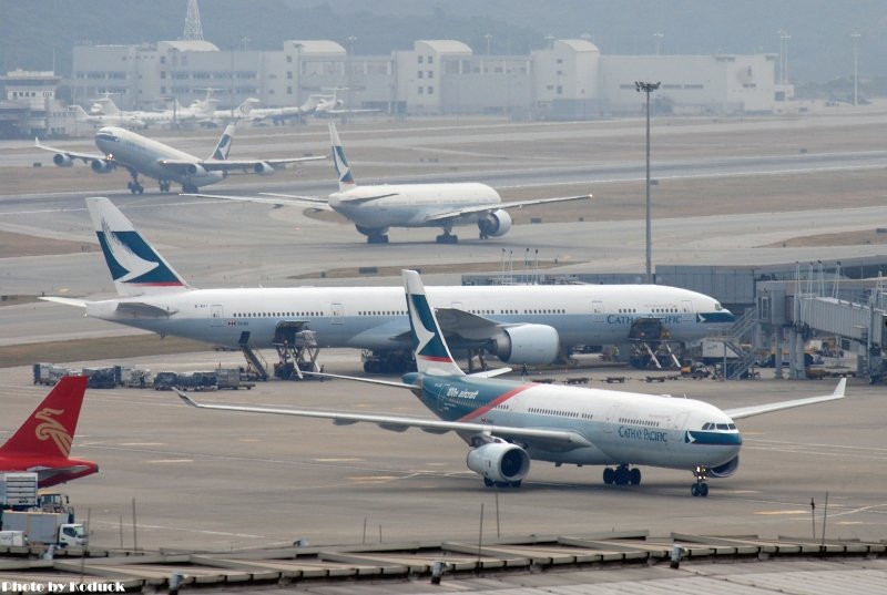 Cathay Pacific A330-343X(B-LAD)@VHHH_1(2)_20101210.jpg