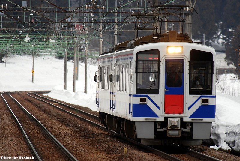 北越急行普通車@大澤站_1(2)_20100227.jpg