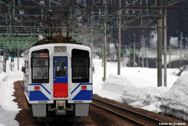 北越急行普通車@大澤站_3(2)_20100227.jpg